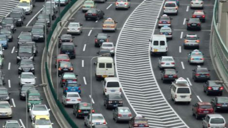 atasco-retenciones-coches-desplazamientos-trafico-DGT_MDSIMA20120404_0035_4