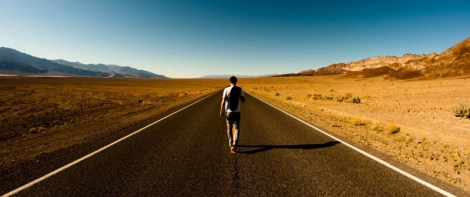 caminante-en-carretera-2