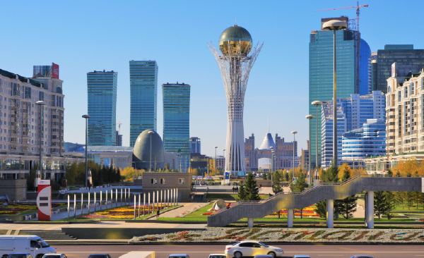 viajar a kazajistán Viajar a Kazajistán: La desconocida riqueza cultural de Asia Central central downtown astana 2 01