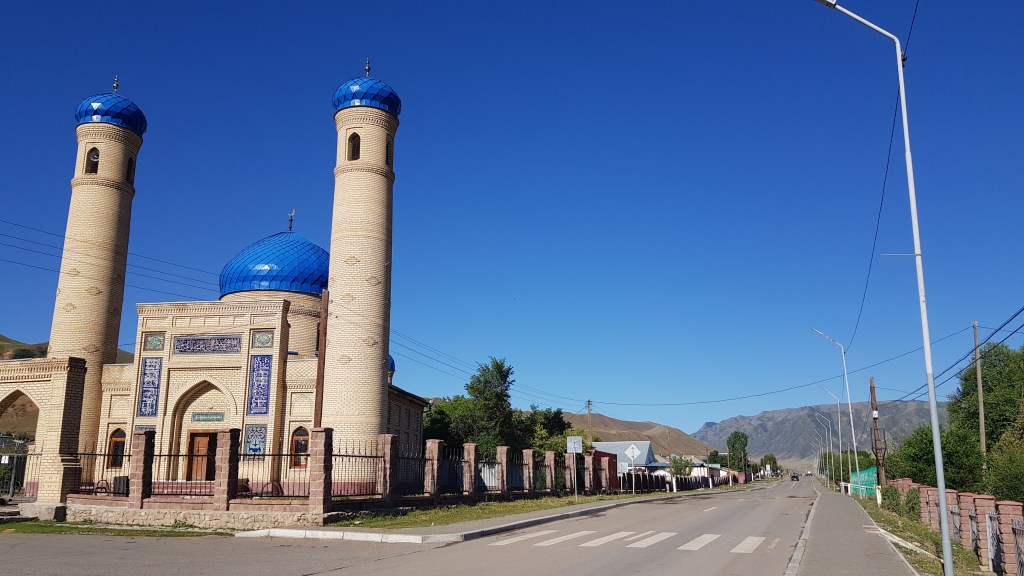 pueblo de saty, base para el lago kaindy lago kaindy El lago Kaindy: una maravilla natural en Kazajistán 20220805 084030 1024x576