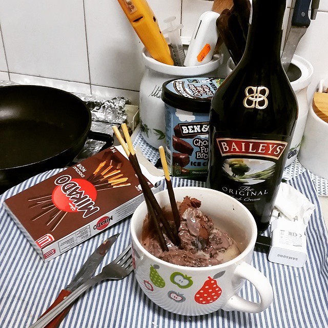 Este #postre #dessert si que mola
Mañana de vuelta al #gym #gimnasio.#felizañonuevo #baileys #benandjerrys #ben&jerrys #mikado #icecream